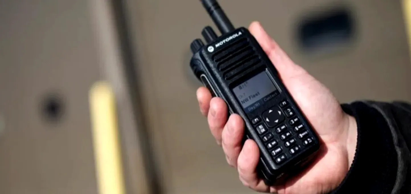 公衆網 vs 構内網 PTT：主な違い、テクノロジー、統合ソリューション